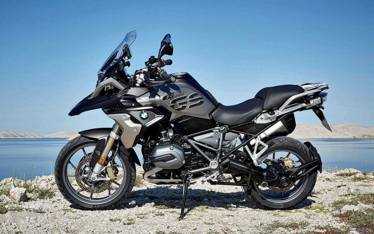 Обзор мотоцикла BMW R 1200 R Sport 2018 года