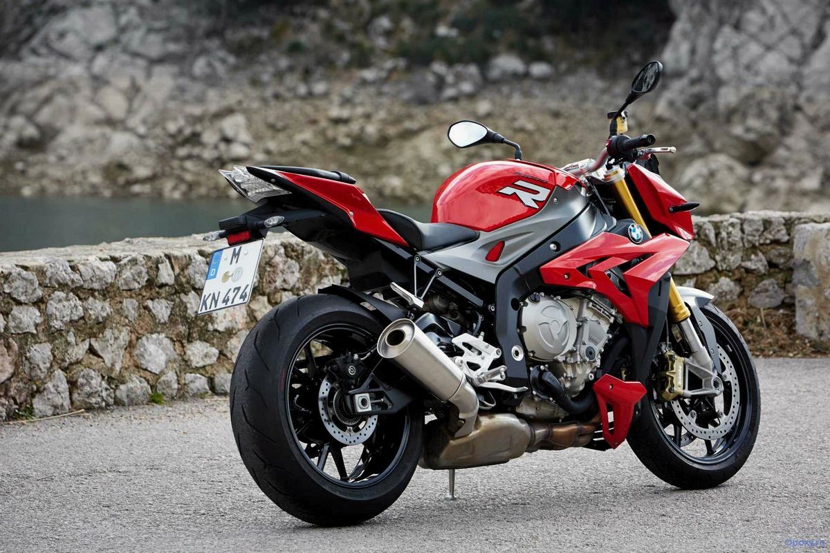 Обзор мотоцикла BMW S 1000 R 2014 года