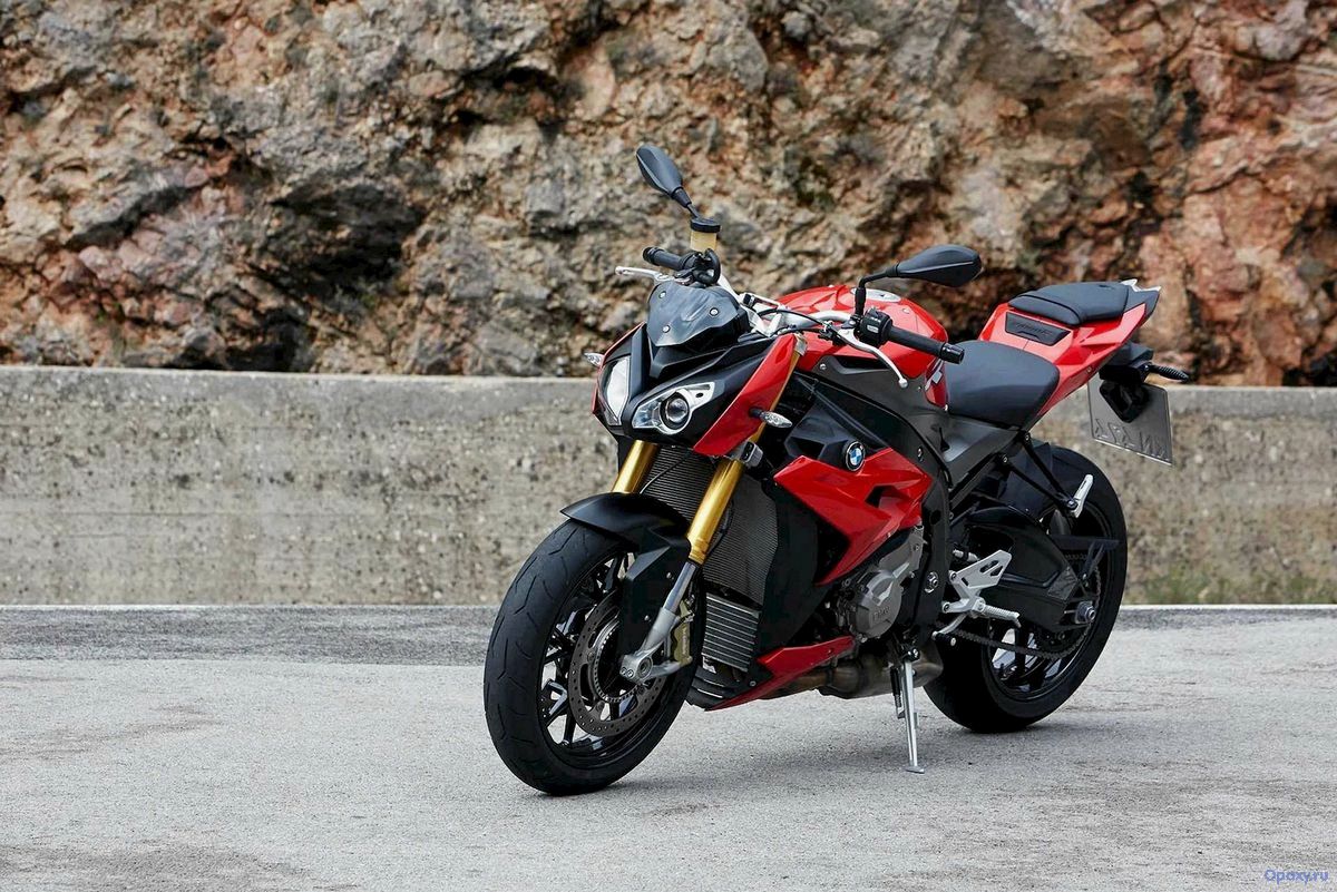 Обзор мотоцикла BMW S 1000 R 2017 года